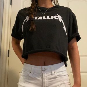 Cropped Metallica shirt